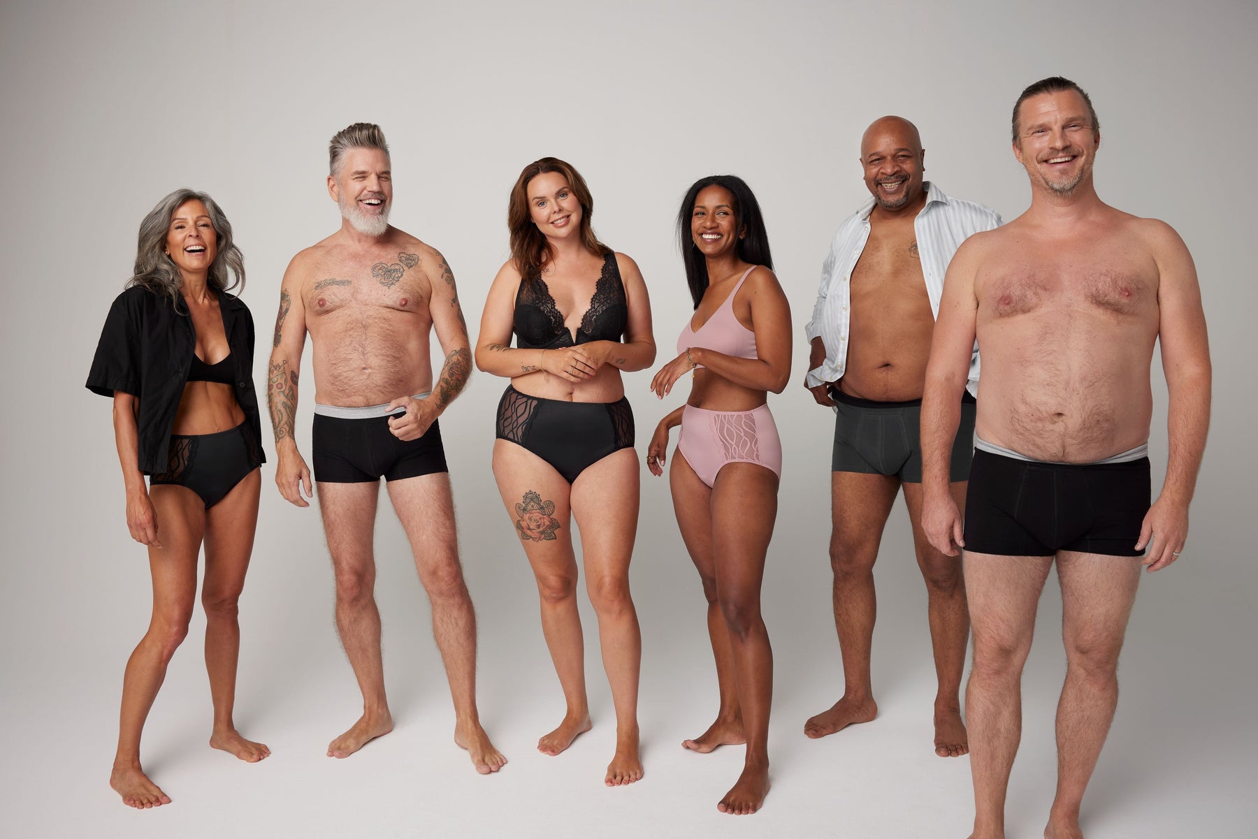 TENA schützende Unterwäsche für Frauen und Männer an verschiedenen Modellen präsentiert