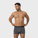 NEUE TENA Men schützende Boxershorts, getragen von einem Mann, der sie anpasst.