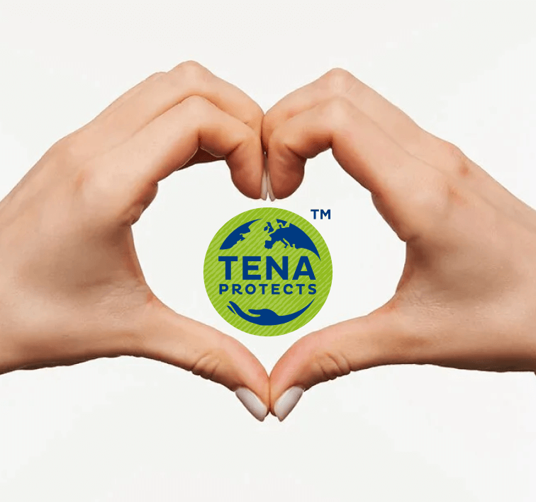 Zwei Hände formen ein Herz um ein Logo mit der Aufschrift "TENA PROTECTS" mit weißem Hintergrund.